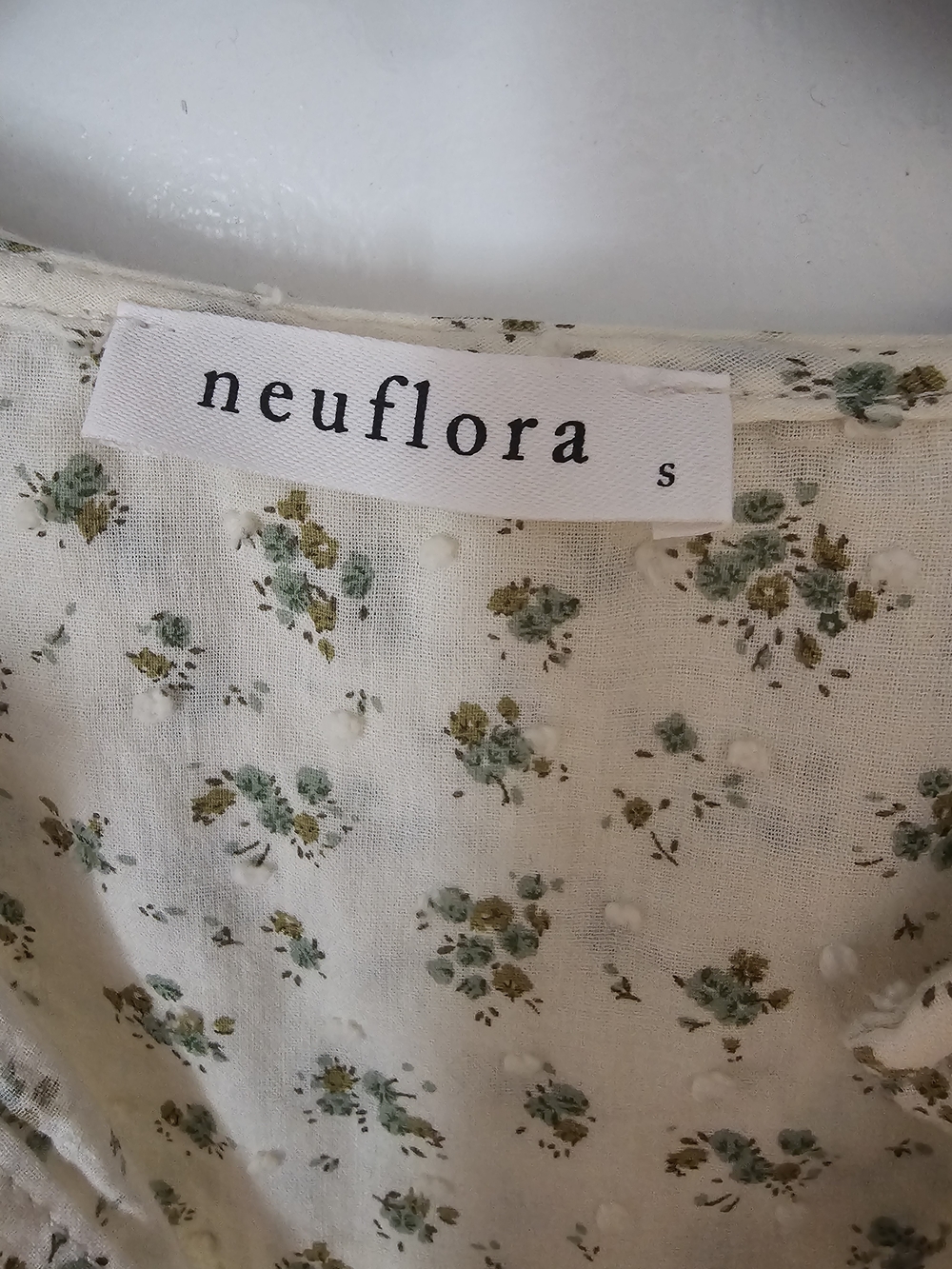 Cream Floral Button-Front Blouse with Ruffle Collar - Picture 2 of 3